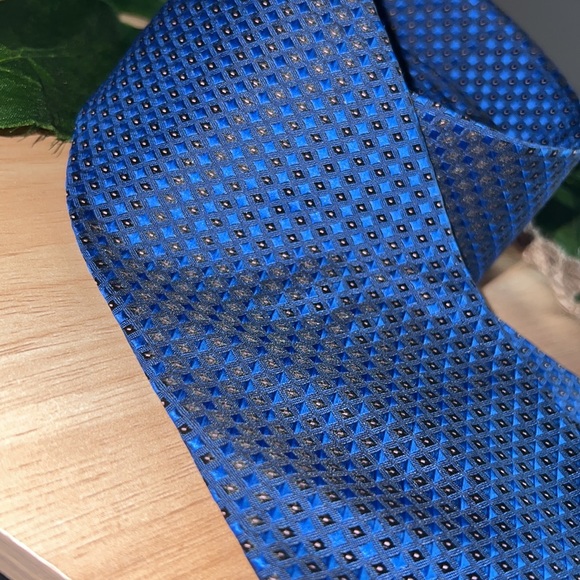 Gucci Silk Tie - Picture 12 of 16